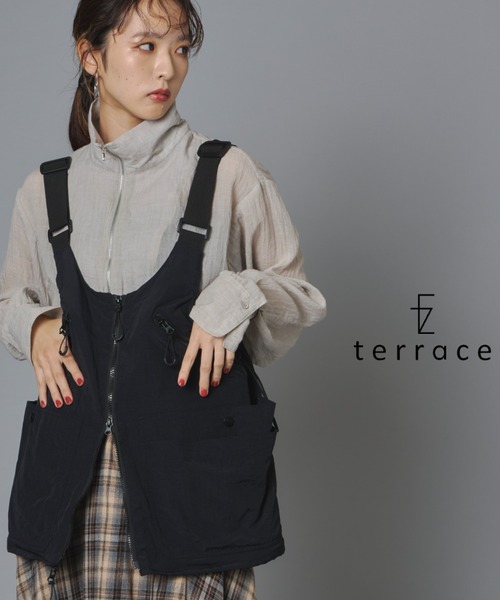 terrace(テラス)の「2WAY ミリタリーナイロンベスト&ハンドバッグ(ベスト・レディース・ブラック/チャコール/キナリ/カーキ・FREE)」の2枚目の写真