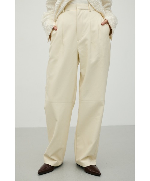 STYLEMIXER(スタイルミキサー)の「フェイクレザーストレートパンツ(その他パンツ・レディース・ブラック/ブラウン/アイボリー・SMALL/MEDIUM)」の1枚目の写真