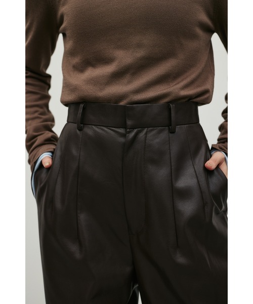 STYLEMIXER(スタイルミキサー)の「フェイクレザーストレートパンツ(その他パンツ・レディース・ブラック/ブラウン/アイボリー・SMALL/MEDIUM)」の21枚目の写真