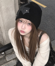 OURSAYSOUR（アワーセイアワー）の「クロスフラワースタッズビーニー ブラック（ニットキャップ/ビーニー）」