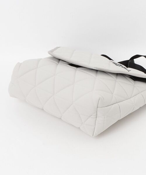 THE NORTH FACE(ザノースフェイス)の「THE NORTH FACE(ザ・ノース・フェイス)ジオフェイスショルダー(ショルダーバッグ・レディース・ブラック/アイボリー・F)」の4枚目の写真