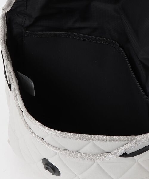 THE NORTH FACE(ザノースフェイス)の「THE NORTH FACE(ザ・ノース・フェイス)ジオフェイスショルダー(ショルダーバッグ・レディース・ブラック/アイボリー・F)」の5枚目の写真