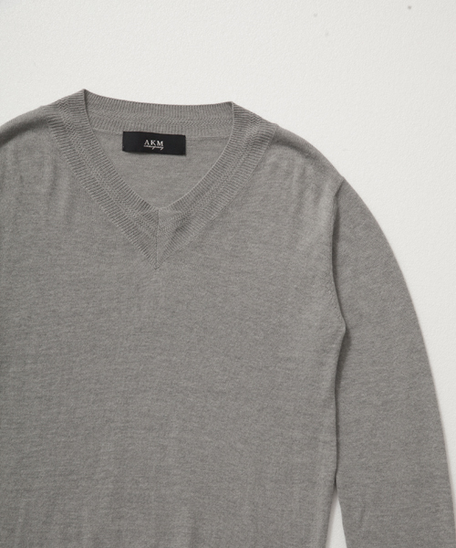 AKM Contemporary（エイケイエムコンテンポラリー）の「【AKM Contemporary】アンゴラミックスシルキーVネックニット（ニット/セーター・メンズ・グレー/ネイビー/ブラック・MEDIUM/LARGE/SMALL）」の5枚目の写真