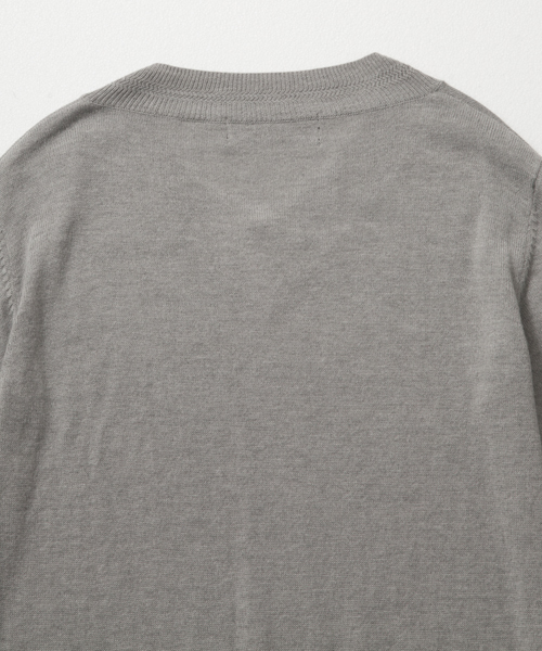 AKM Contemporary（エイケイエムコンテンポラリー）の「【AKM Contemporary】アンゴラミックスシルキーVネックニット（ニット/セーター・メンズ・グレー/ネイビー/ブラック・MEDIUM/LARGE/SMALL）」の8枚目の写真