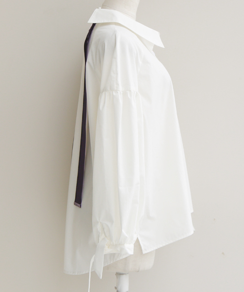 REAL CUBE（リアルキューブ）の「ヌキ襟・袖コンシャス バックリボンブラウス シャツ（シャツ/ブラウス・レディース・ネイビー/ラベンダー/グレー/オフホワイト/カーキ/ホワイト×ネイビー/ブルー系その他/ホワイト×ブラック・40/38/36）」の12枚目の写真