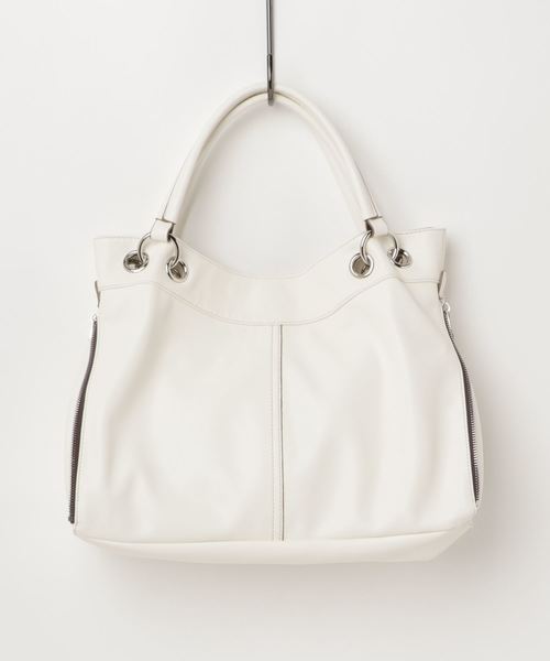 NATURAL BEAUTY BASIC（ナチュラルビューティーベーシック）の「サイドファスナーソフトショルダーバック（ショルダーバッグ・レディース・ホワイト/ベージュ/ネイビー・ﾌﾘ-）」の7枚目の写真