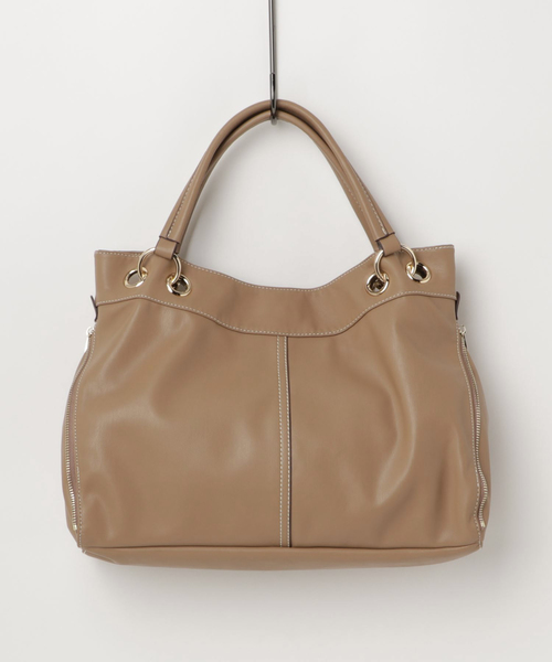 NATURAL BEAUTY BASIC（ナチュラルビューティーベーシック）の「サイドファスナーソフトショルダーバック（ショルダーバッグ・レディース・ホワイト/ベージュ/ネイビー・ﾌﾘ-）」の8枚目の写真