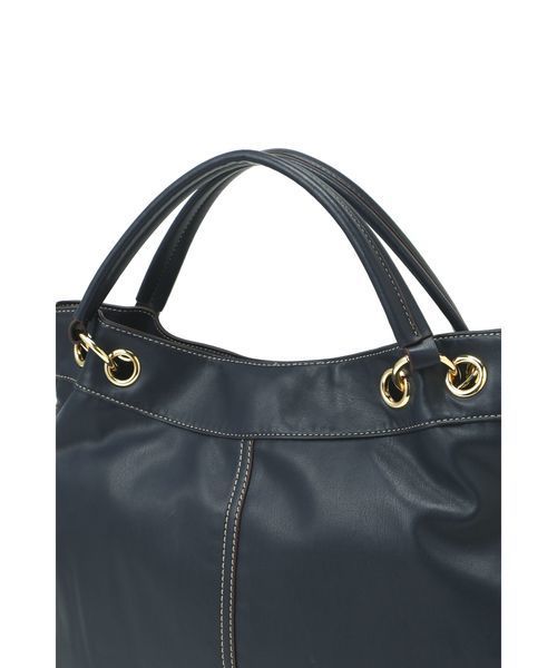 NATURAL BEAUTY BASIC（ナチュラルビューティーベーシック）の「サイドファスナーソフトショルダーバック（ショルダーバッグ・レディース・ホワイト/ベージュ/ネイビー・ﾌﾘ-）」の11枚目の写真