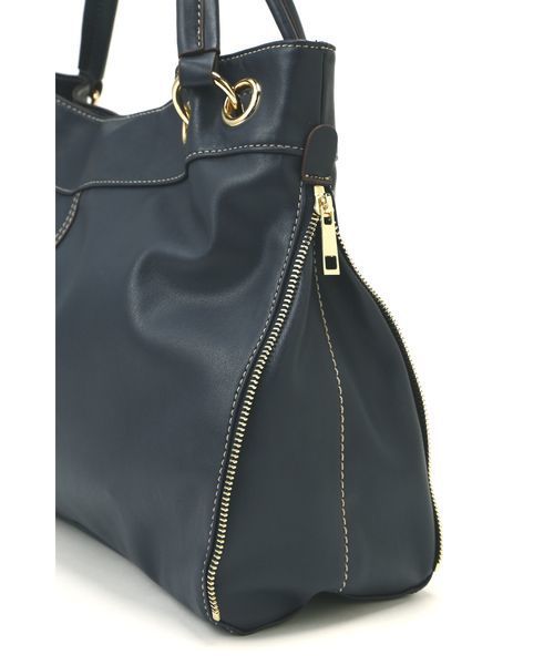 NATURAL BEAUTY BASIC（ナチュラルビューティーベーシック）の「サイドファスナーソフトショルダーバック（ショルダーバッグ・レディース・ホワイト/ベージュ/ネイビー・ﾌﾘ-）」の12枚目の写真