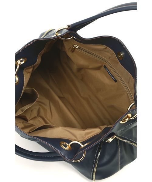 NATURAL BEAUTY BASIC（ナチュラルビューティーベーシック）の「サイドファスナーソフトショルダーバック（ショルダーバッグ・レディース・ホワイト/ベージュ/ネイビー・ﾌﾘ-）」の14枚目の写真