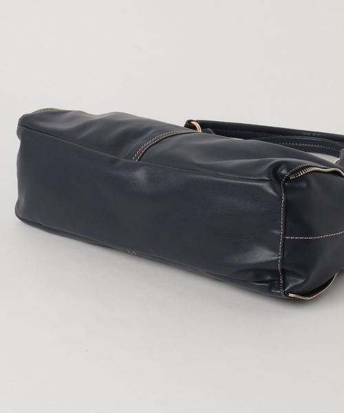 NATURAL BEAUTY BASIC（ナチュラルビューティーベーシック）の「サイドファスナーソフトショルダーバック（ショルダーバッグ・レディース・ホワイト/ベージュ/ネイビー・ﾌﾘ-）」の5枚目の写真