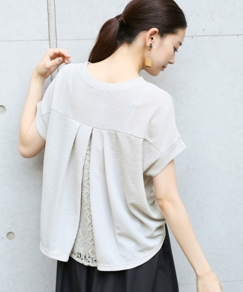 LEPSIM（レプシィム）の「バックスリットレースプルオーバーSS　802654（Tシャツ/カットソー・レディース・ネイビー/オフホワイト/グレイッシュベージュ/オレンジ・FREE）」の2枚目の写真