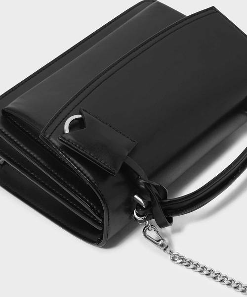 CHARLES & KEITH(チャールズ & キース)の「クラシックサチャルバッグ / CLASSIC SATCHEL BAG(ショルダーバッグ・レディース・ブラック/マルーン/ブルー系その他4・M)」の5枚目の写真