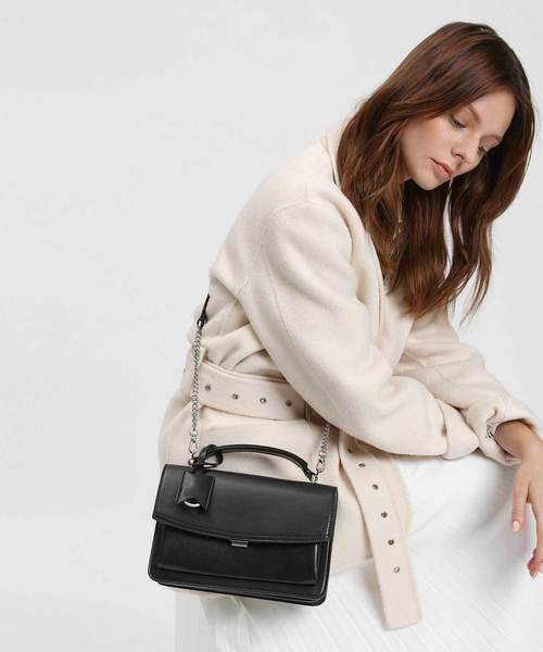 CHARLES & KEITH(チャールズ & キース)の「クラシックサチャルバッグ / CLASSIC SATCHEL BAG(ショルダーバッグ・レディース・ブラック/マルーン/ブルー系その他4・M)」の8枚目の写真