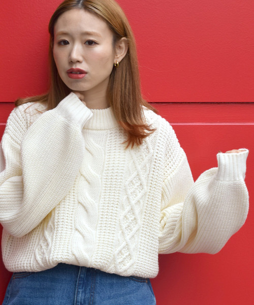 w closet（ダブルクローゼット）の「3Gケーブル編みロングプルオーバー（ニット/セーター・レディース・オフホワイト/ベージュ/キャメル・FREE）」の2枚目の写真
