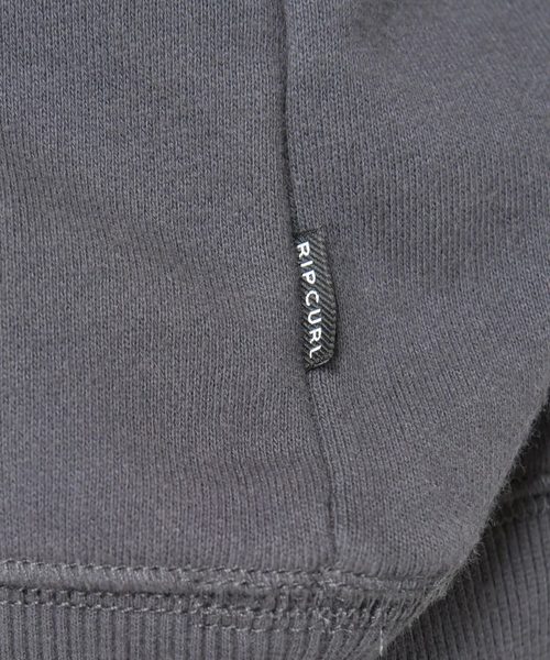 rip curl(リップカール)の「【RIP CURL リップカール】半袖ロゴスウェット / ユニセックス トレーナー / ワンマイルウェア / ルームウェア(スウェット・メンズ・チャコール/ベージュ/ナチュラル・MEDIUM/LARGE)」の6枚目の写真