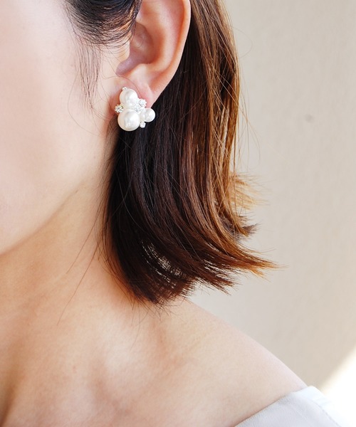 MAYGLOBE（メイグローブ）の「MAYGLOBE Veil / アクリルパールビジューイヤリング（イヤリング・レディース・シルバー/ゴールド・FREE）」の8枚目の写真