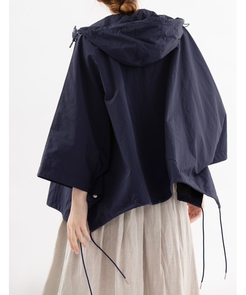 nop de nod(ノップドゥノッド)の「ナイロン9分袖ポンチョブルゾン(ブルゾン・レディース・ネイビー/アイボリー/ダークベージュ・3)」の12枚目の写真