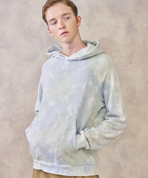 PUBLIC TOKYO（パブリックトウキョウ）の「ハンドタイダイパーカー（パーカー・メンズ・サックスブルー/イエロー・2/1）」の2枚目の写真