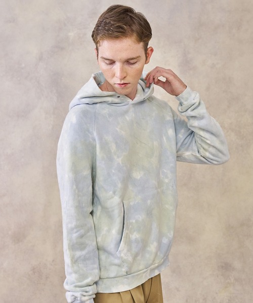 PUBLIC TOKYO（パブリックトウキョウ）の「ハンドタイダイパーカー（パーカー・メンズ・サックスブルー/イエロー・2/1）」の15枚目の写真