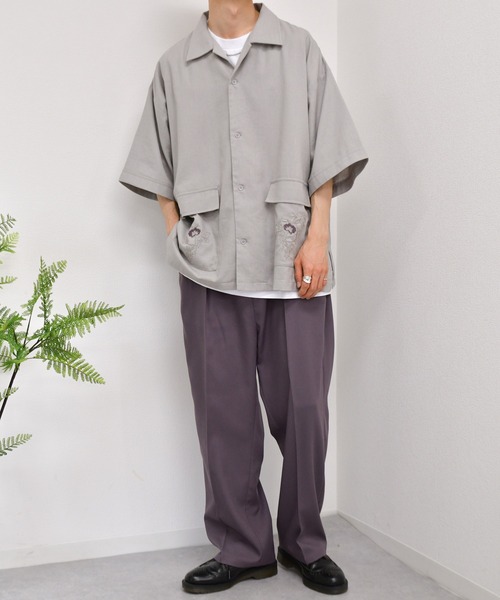 kutir（クティール）の「フラワー刺繍リネンシャツ（シャツ/ブラウス・メンズ・ライトグレー/グリーン/モカ・MEDIUM/LARGE）」の4枚目の写真