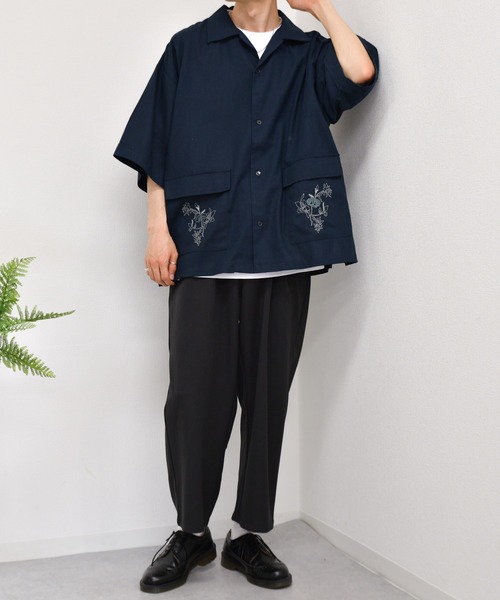 kutir（クティール）の「フラワー刺繍リネンシャツ（シャツ/ブラウス・メンズ・ライトグレー/グリーン/モカ・MEDIUM/LARGE）」の7枚目の写真