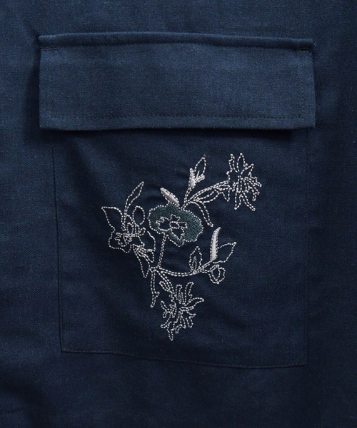 kutir（クティール）の「フラワー刺繍リネンシャツ（シャツ/ブラウス・メンズ・ライトグレー/グリーン/モカ・MEDIUM/LARGE）」の9枚目の写真