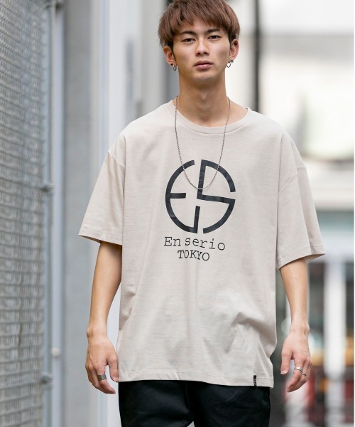 ADMIX/ATELIER SAB MEN(アドミックスアトリエサブメン)の「EnserioTOKYO 吸水速乾 オーバーサイズ ロゴプリント ビッグ Tシャツ(Tシャツ/カットソー・メンズ・ホワイト/ブラック/ベージュ/ピンク・48/50)」の4枚目の写真