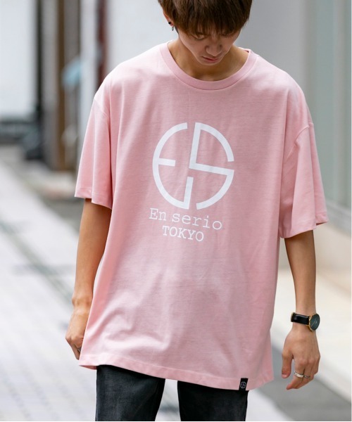 ADMIX/ATELIER SAB MEN(アドミックスアトリエサブメン)の「EnserioTOKYO 吸水速乾 オーバーサイズ ロゴプリント ビッグ Tシャツ(Tシャツ/カットソー・メンズ・ホワイト/ブラック/ベージュ/ピンク・48/50)」の1枚目の写真