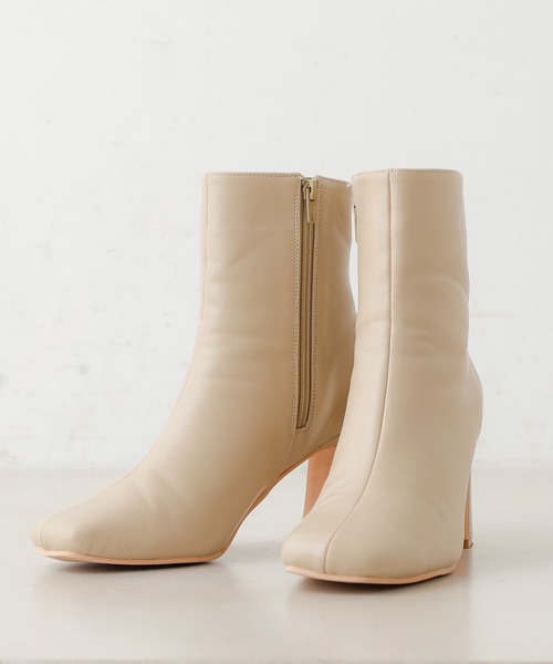 Chico（チコ）の「スクエアアンクルショートブーツ（ブーツ・レディース・ベージュ/ブラウン・SMALL/MEDIUM/LARGE）」の2枚目の写真