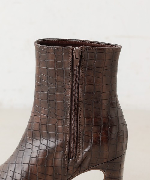 Chico（チコ）の「スクエアアンクルショートブーツ（ブーツ・レディース・ベージュ/ブラウン・SMALL/MEDIUM/LARGE）」の9枚目の写真