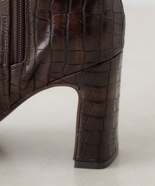 Chico（チコ）の「スクエアアンクルショートブーツ（ブーツ・レディース・ベージュ/ブラウン・SMALL/MEDIUM/LARGE）」の4枚目の写真