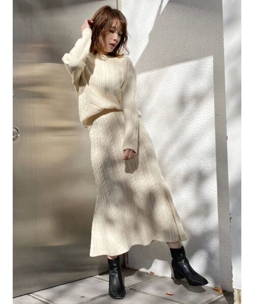 dazzlin（ダズリン）の「マーメイドラインケーブルニットアップ【セットアップ】（ワンピース・レディース・ブラック/ベージュ/オフホワイト/アイボリー・FREE）」の14枚目の写真