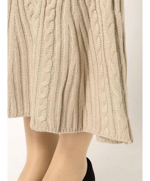 dazzlin（ダズリン）の「マーメイドラインケーブルニットアップ【セットアップ】（ワンピース・レディース・ブラック/ベージュ/オフホワイト/アイボリー・FREE）」の5枚目の写真