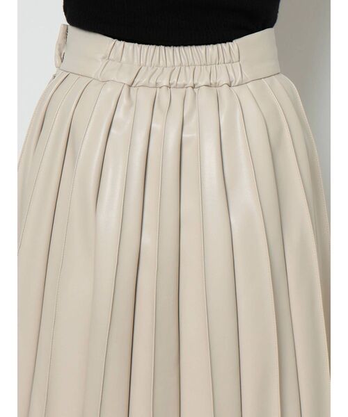 LAGUNAMOON（ラグナムーン）の「フェイクレザープリーツスカート（スカート・レディース・アイボリー/ブラウン・MEDIUM/SMALL）」の8枚目の写真