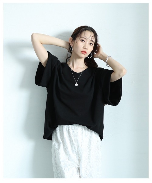 Sawa a la mode(サワアラモード)の「ゆったりスリーブのVネックカットソー(Tシャツ/カットソー・レディース・ブラック/ホワイト・FREE)」の5枚目の写真