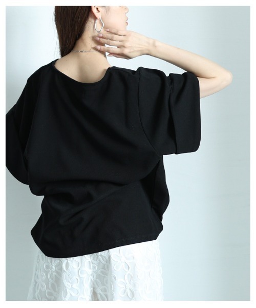 Sawa a la mode(サワアラモード)の「ゆったりスリーブのVネックカットソー(Tシャツ/カットソー・レディース・ブラック/ホワイト・FREE)」の10枚目の写真