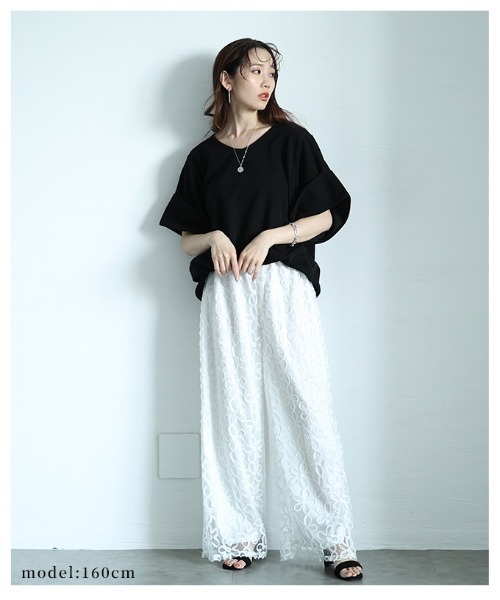 Sawa a la mode(サワアラモード)の「ゆったりスリーブのVネックカットソー(Tシャツ/カットソー・レディース・ブラック/ホワイト・FREE)」の11枚目の写真