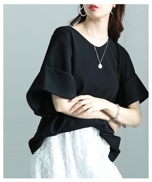 Sawa a la mode(サワアラモード)の「ゆったりスリーブのVネックカットソー(Tシャツ/カットソー・レディース・ブラック/ホワイト・FREE)」の12枚目の写真