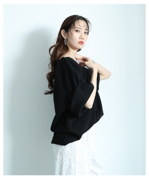 Sawa a la mode(サワアラモード)の「ゆったりスリーブのVネックカットソー(Tシャツ/カットソー・レディース・ブラック/ホワイト・FREE)」の13枚目の写真