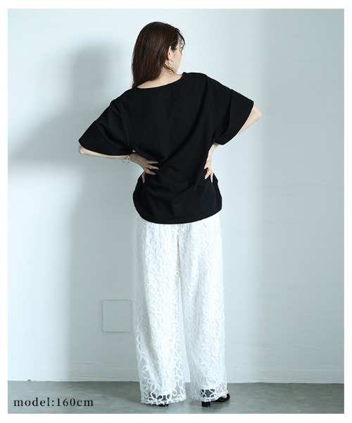 Sawa a la mode(サワアラモード)の「ゆったりスリーブのVネックカットソー(Tシャツ/カットソー・レディース・ブラック/ホワイト・FREE)」の14枚目の写真