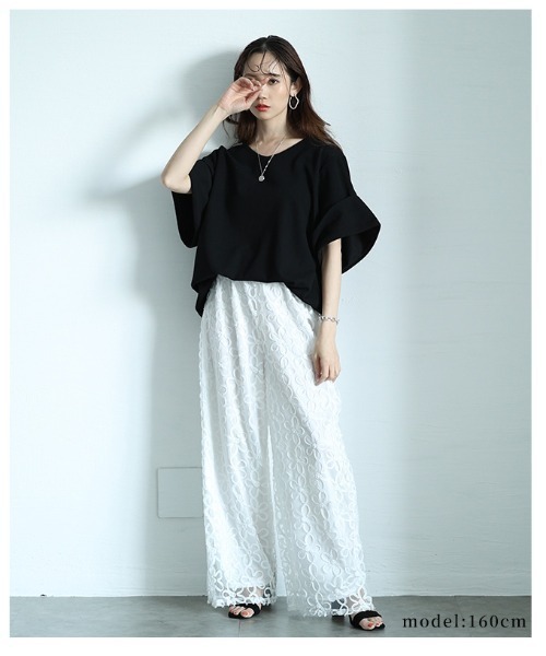 Sawa a la mode(サワアラモード)の「ゆったりスリーブのVネックカットソー(Tシャツ/カットソー・レディース・ブラック/ホワイト・FREE)」の17枚目の写真