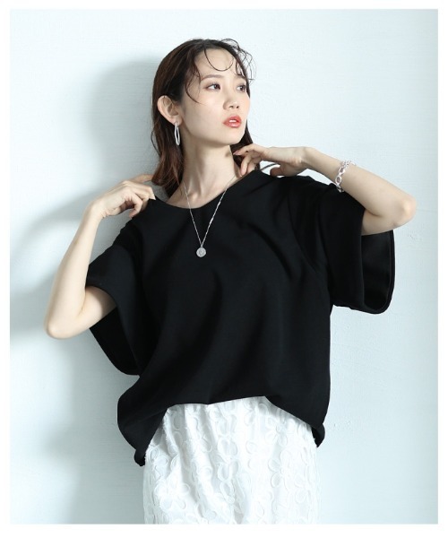 Sawa a la mode(サワアラモード)の「ゆったりスリーブのVネックカットソー(Tシャツ/カットソー・レディース・ブラック/ホワイト・FREE)」の21枚目の写真