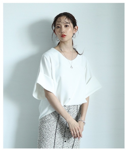 Sawa a la mode(サワアラモード)の「ゆったりスリーブのVネックカットソー(Tシャツ/カットソー・レディース・ブラック/ホワイト・FREE)」の22枚目の写真