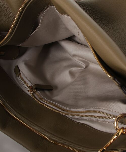 COCCINELLE(コチネレ)の「《COCCINELLE/コチネレ》BOHEME MEDIUM(ショルダーバッグ・レディース・カーキ/ホワイト/ベージュ・FREE)」の9枚目の写真