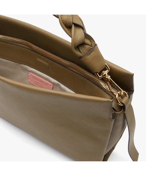 COCCINELLE(コチネレ)の「《COCCINELLE/コチネレ》BOHEME MEDIUM(ショルダーバッグ・レディース・カーキ/ホワイト/ベージュ・FREE)」の6枚目の写真