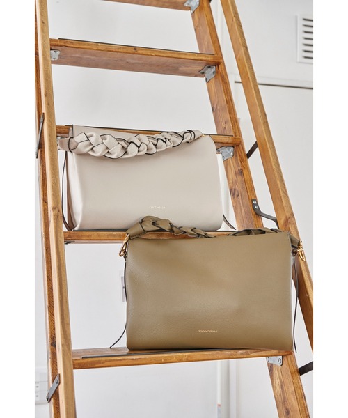 COCCINELLE(コチネレ)の「《COCCINELLE/コチネレ》BOHEME MEDIUM(ショルダーバッグ・レディース・カーキ/ホワイト/ベージュ・FREE)」の18枚目の写真