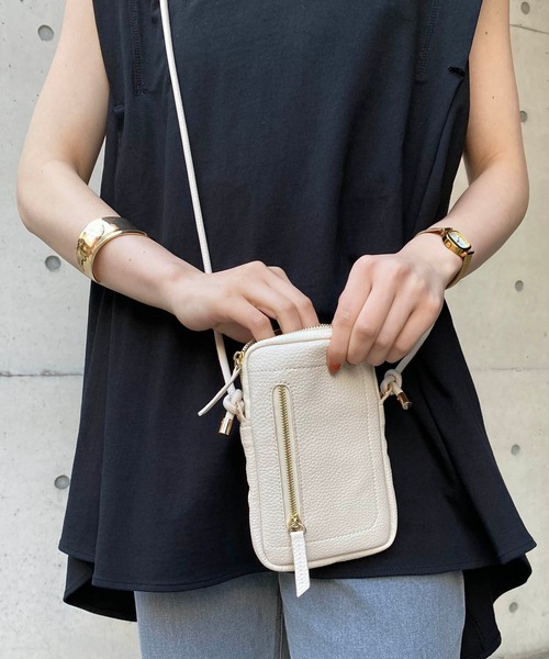 CAPRICIEUX LE'MAGE(カプリシューレマージュ)の「フロントジップミニショルダーバッグ(ショルダーバッグ・レディース・ブラック/ベージュ/アイボリー・ONESIZE)」の2枚目の写真