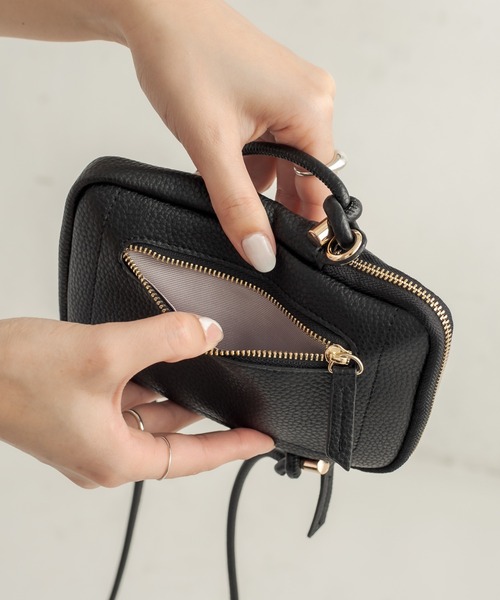 CAPRICIEUX LE'MAGE(カプリシューレマージュ)の「フロントジップミニショルダーバッグ(ショルダーバッグ・レディース・ブラック/ベージュ/アイボリー・ONESIZE)」の5枚目の写真