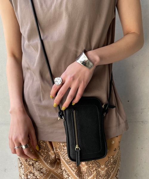 CAPRICIEUX LE'MAGE(カプリシューレマージュ)の「フロントジップミニショルダーバッグ(ショルダーバッグ・レディース・ブラック/ベージュ/アイボリー・ONESIZE)」の13枚目の写真